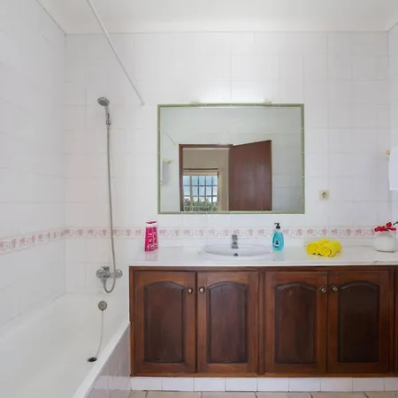 Colina Do Sol By パデルネ